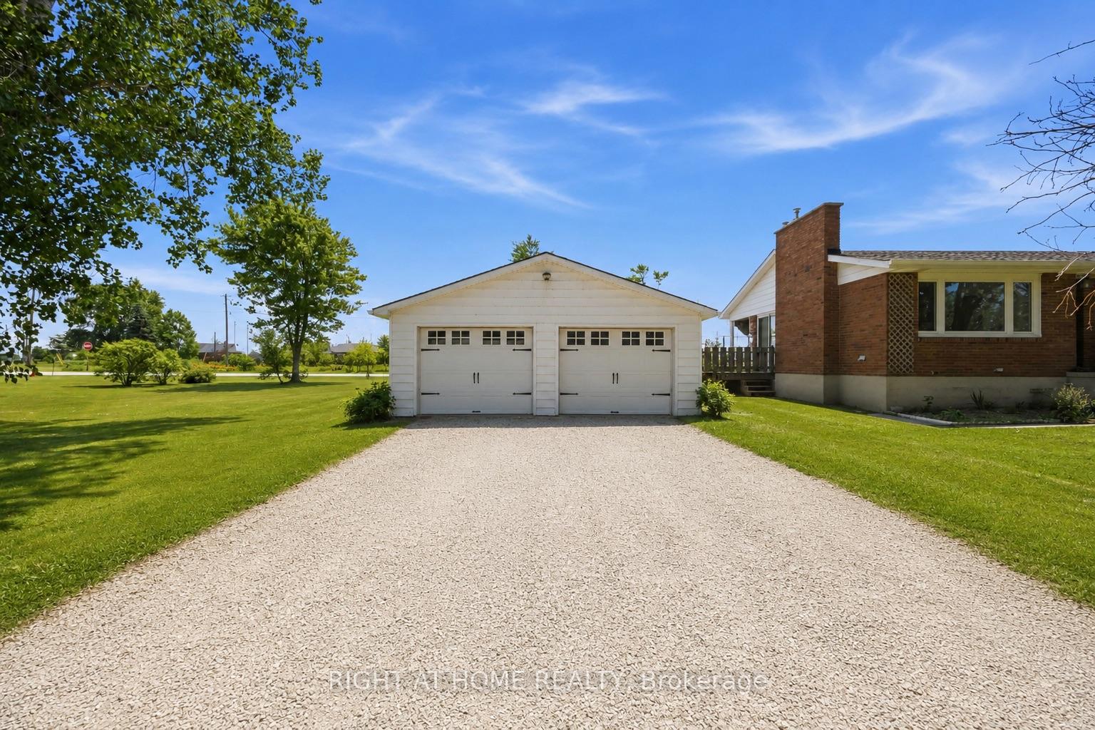 Photo 4 of 1933 Plank Road, St. Clair — HOMEH