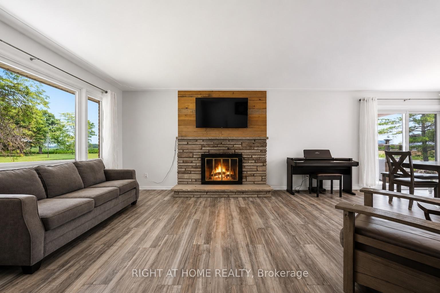 Photo 9 of 1933 Plank Road, St. Clair — HOMEH