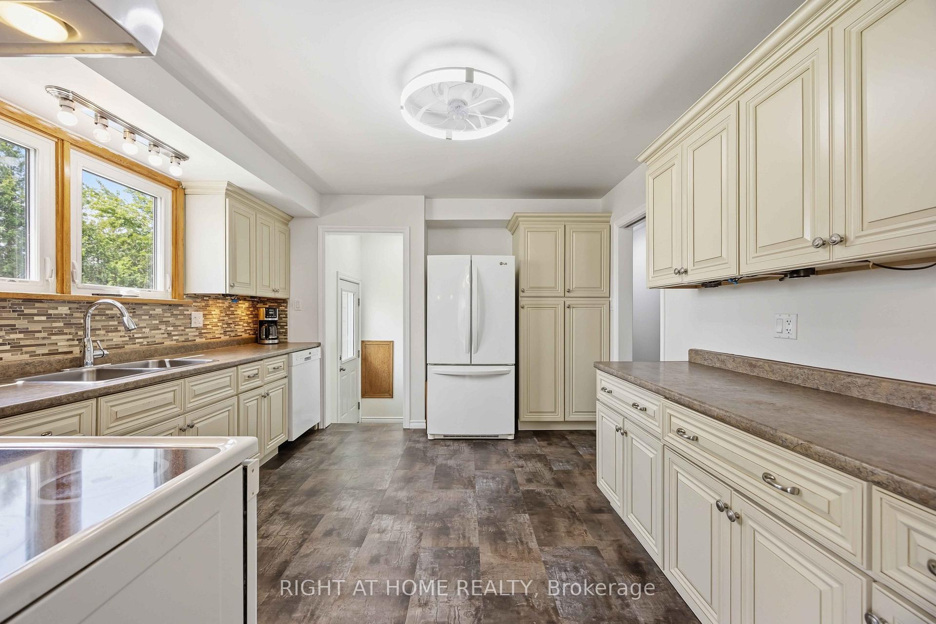 Photo 13 of 1933 Plank Road, St. Clair — HOMEH