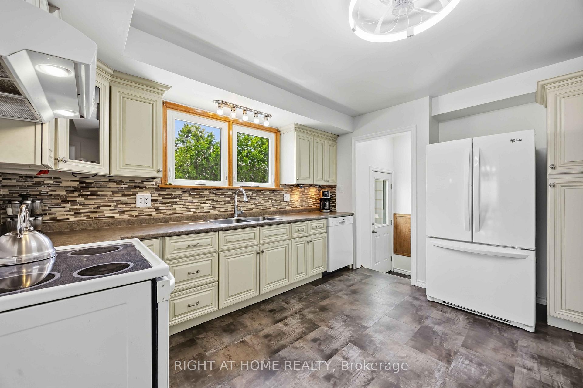Photo 14 of 1933 Plank Road, St. Clair — HOMEH