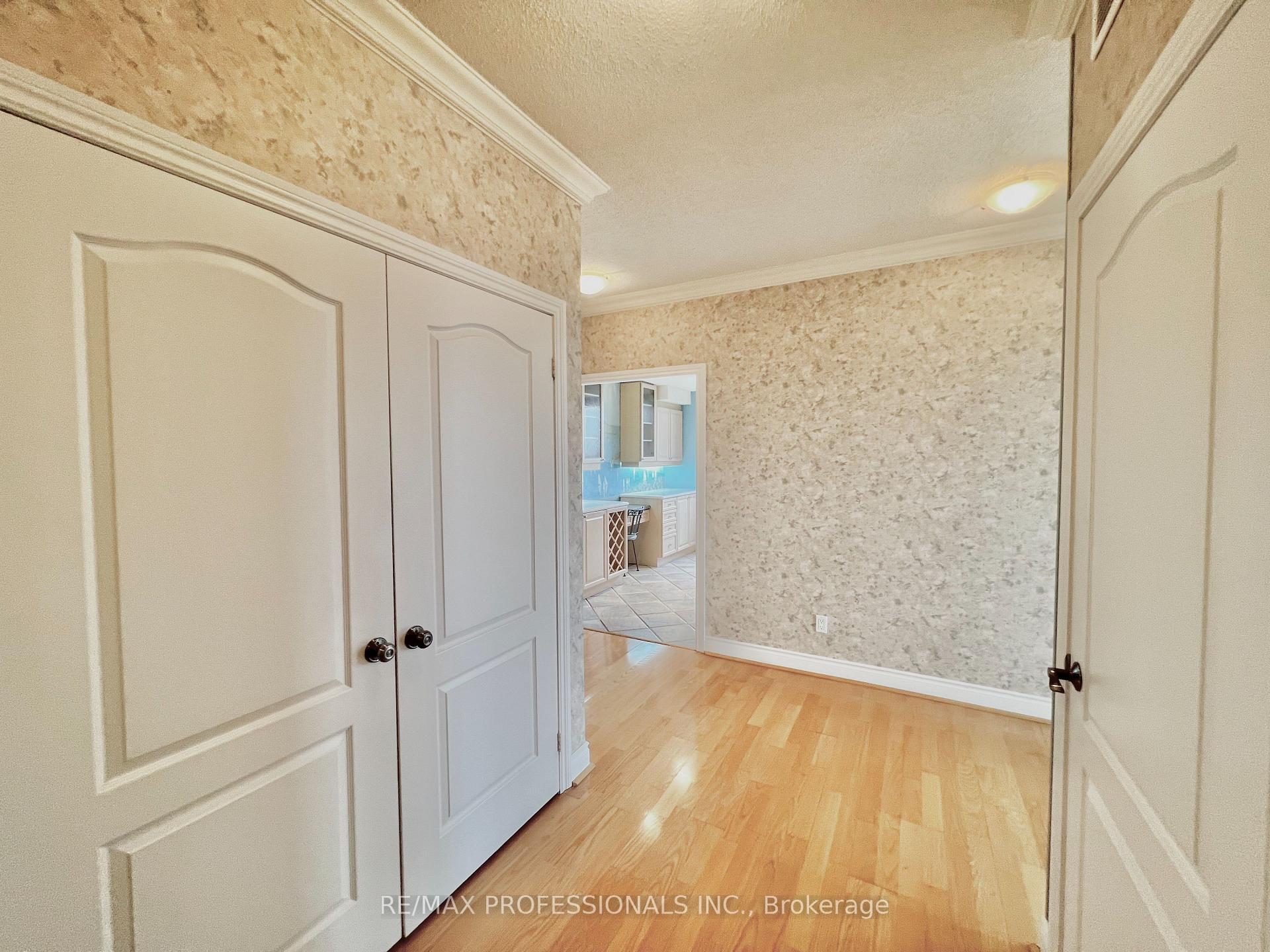 Photo 4 of Unit 907, 2 Aberfoyle Crescent, Etobicoke, Islington-City Centre West — HOMEH