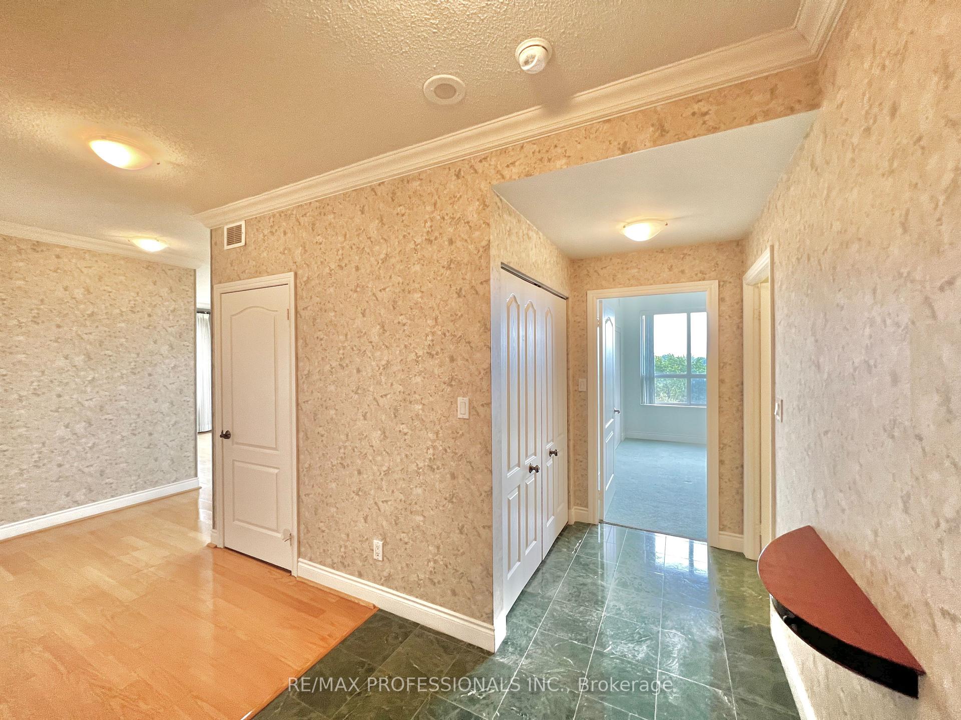 Photo 5 of Unit 907, 2 Aberfoyle Crescent, Etobicoke, Islington-City Centre West — HOMEH