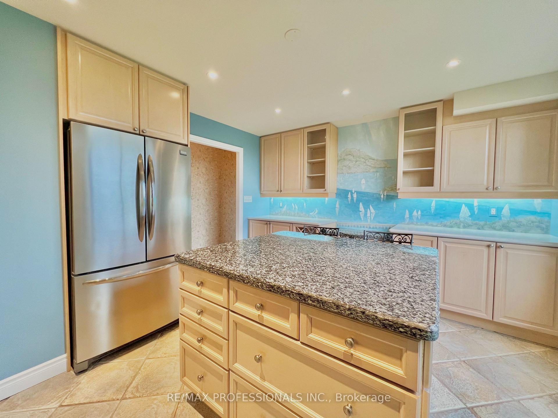 Photo 6 of Unit 907, 2 Aberfoyle Crescent, Etobicoke, Islington-City Centre West — HOMEH