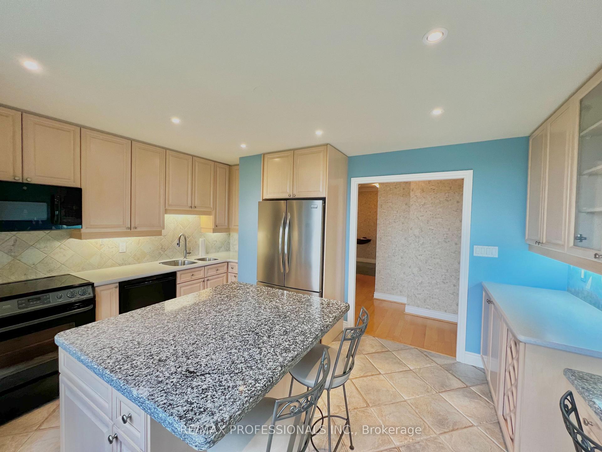 Photo 7 of Unit 907, 2 Aberfoyle Crescent, Etobicoke, Islington-City Centre West — HOMEH