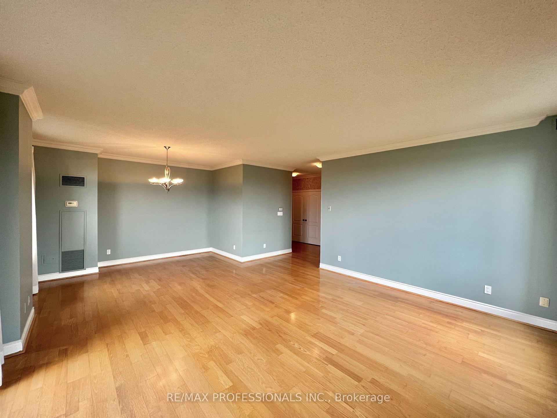Photo 10 of Unit 907, 2 Aberfoyle Crescent, Etobicoke, Islington-City Centre West — HOMEH