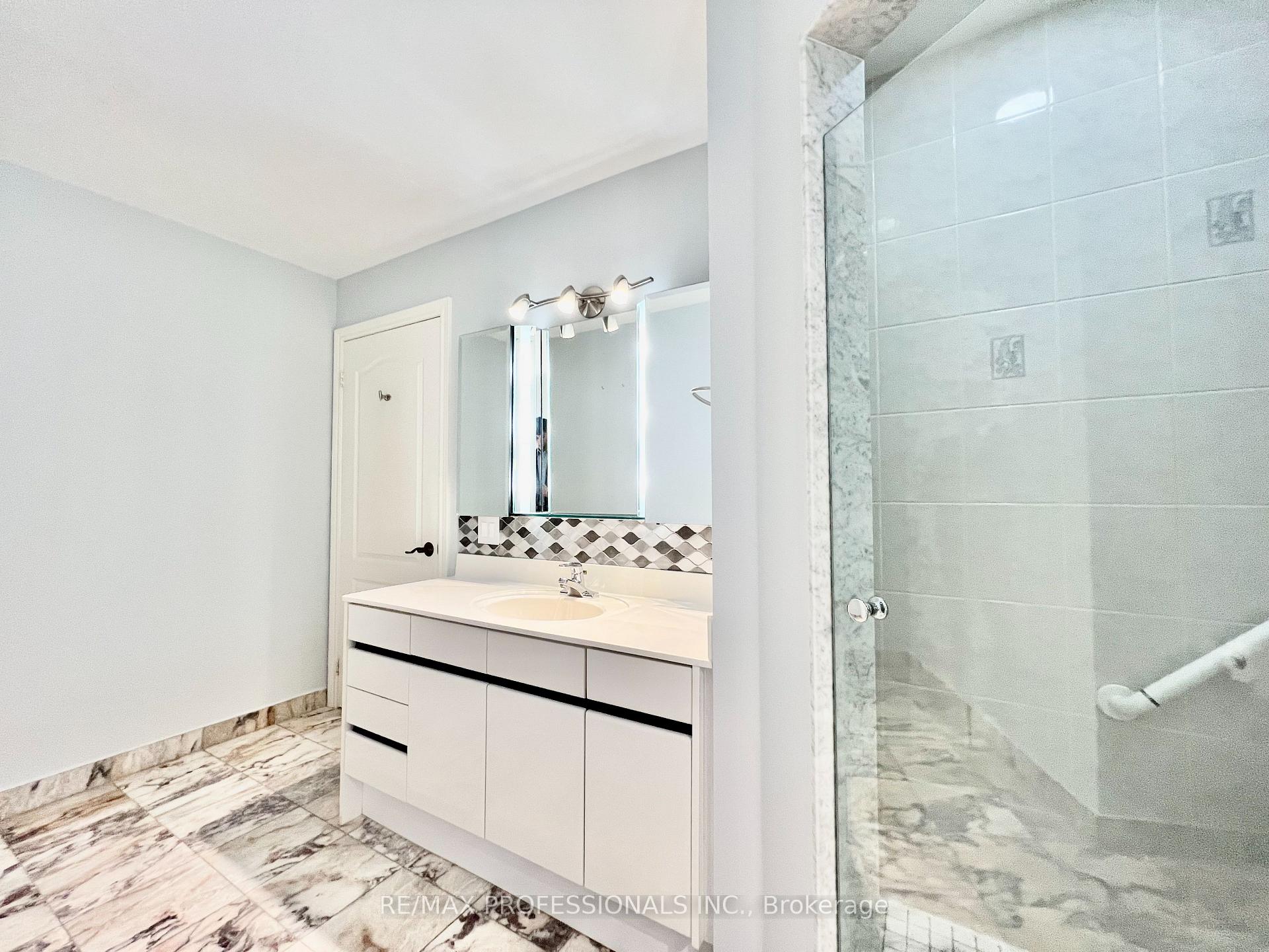 Photo 15 of Unit 907, 2 Aberfoyle Crescent, Etobicoke, Islington-City Centre West — HOMEH