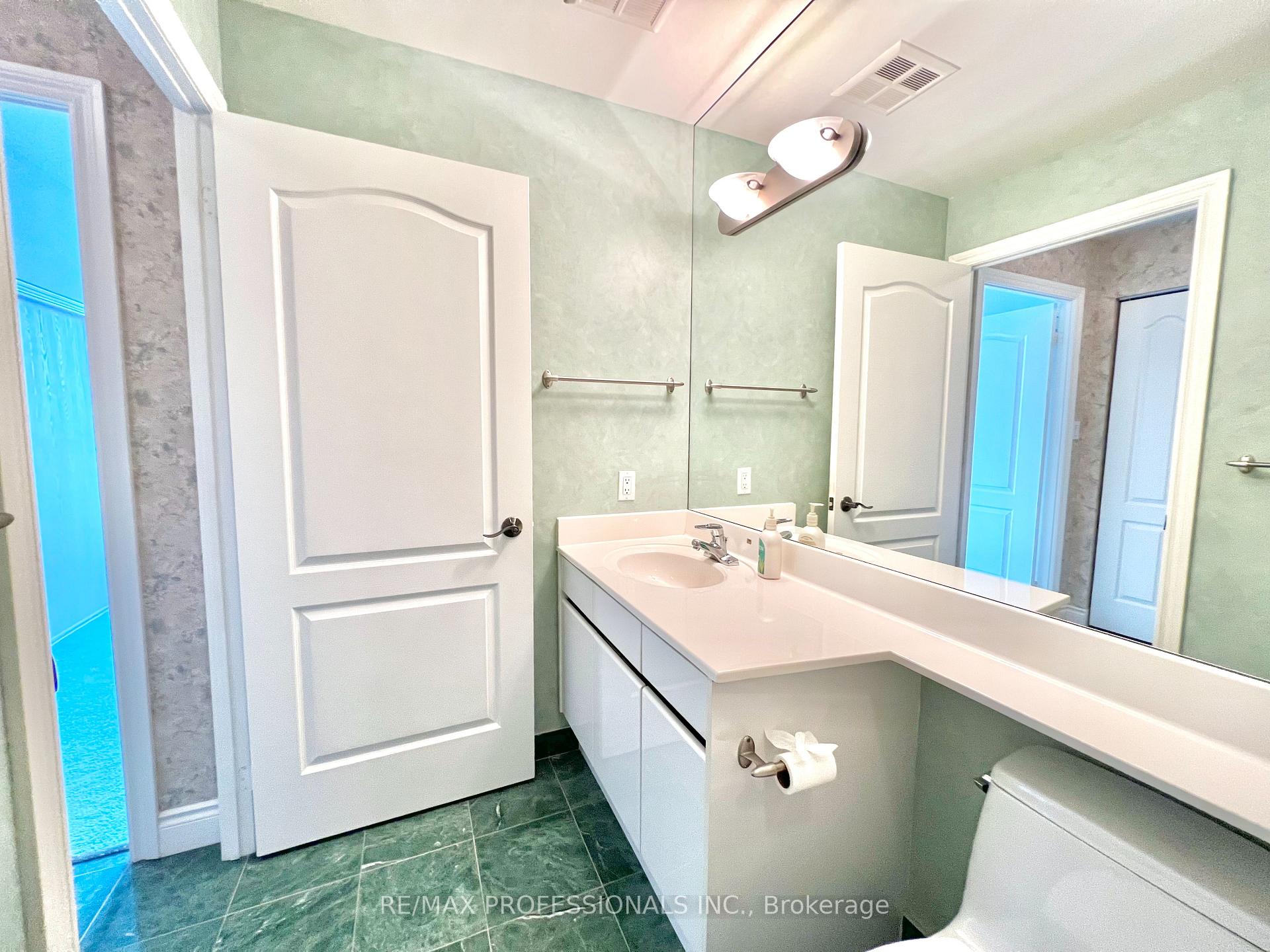 Photo 18 of Unit 907, 2 Aberfoyle Crescent, Etobicoke, Islington-City Centre West — HOMEH