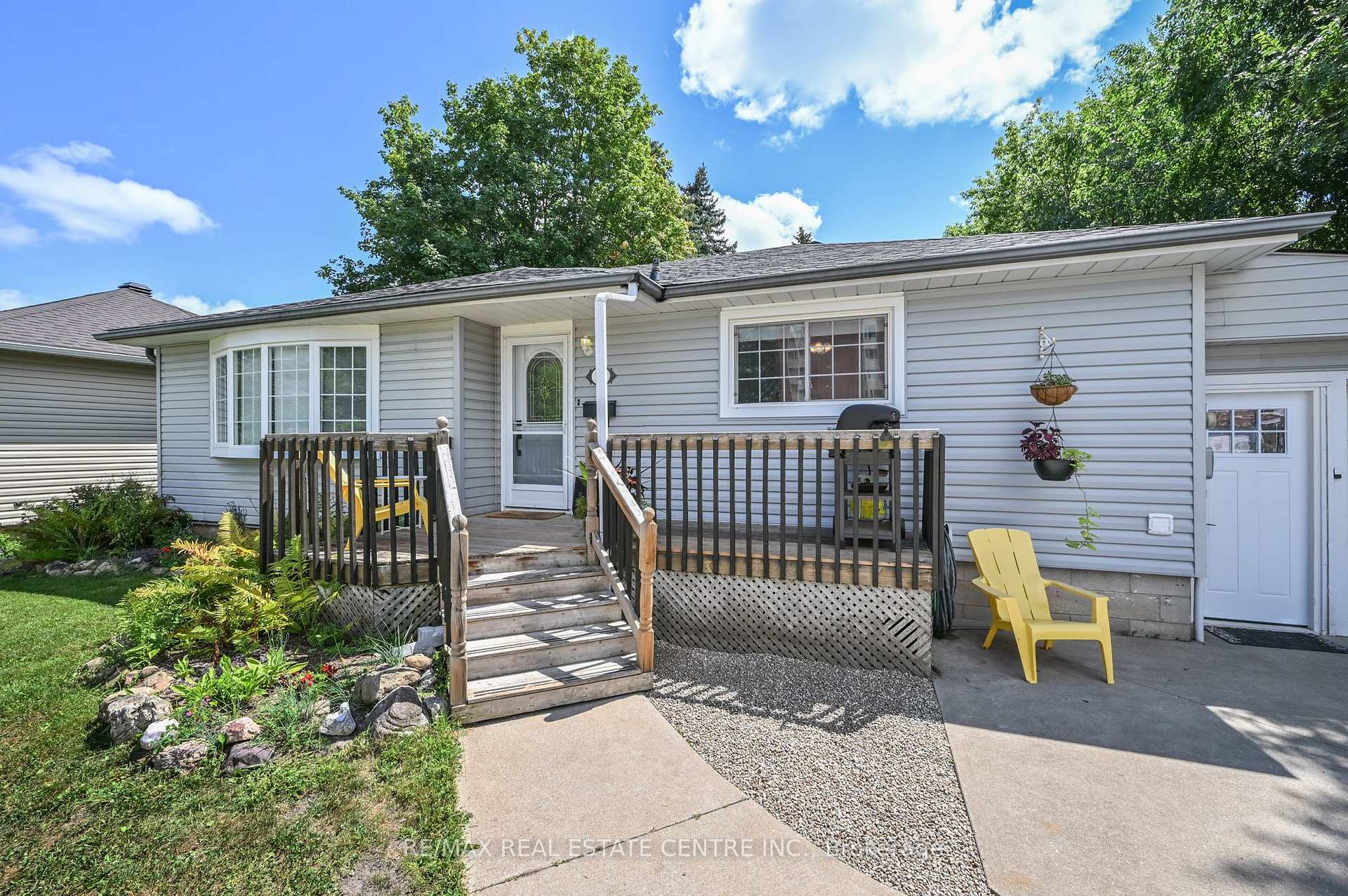 Photo 2 of 110 John Street, Halton Hills, Georgetown — HOMEH
