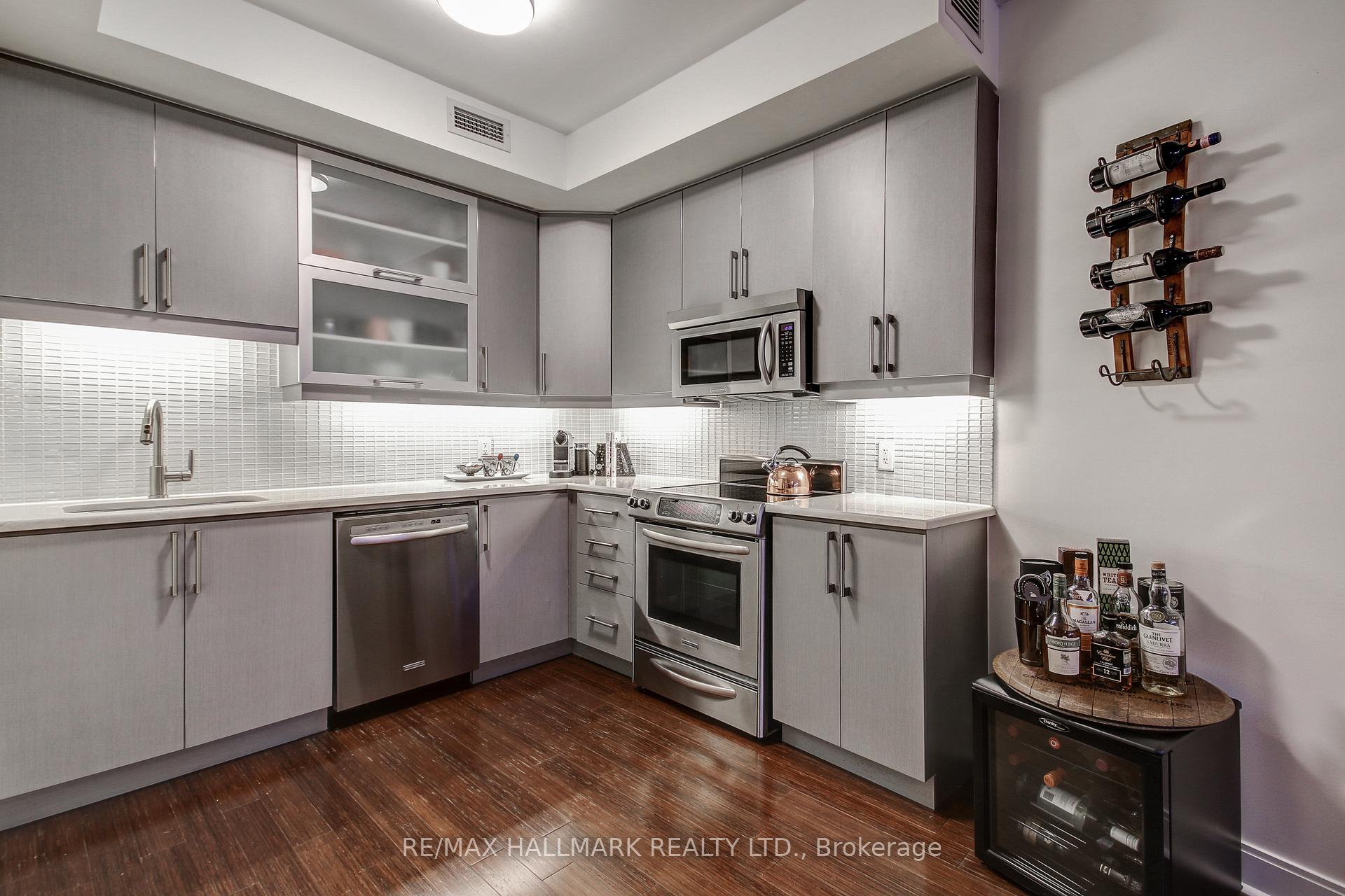 Photo 12 of Unit 421, 38 The Esplanade Street, Toronto, Waterfront Communities — HOMEH