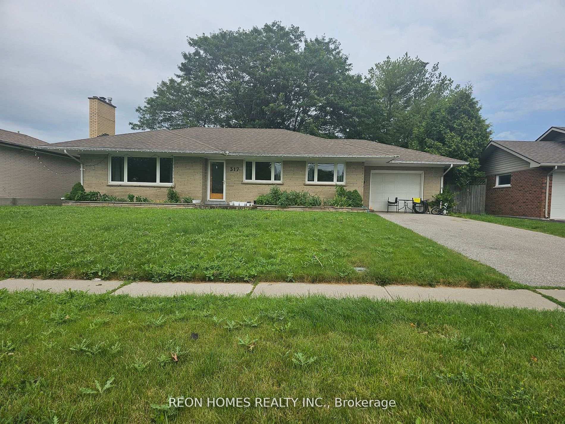 Front of 317 Farewell Street