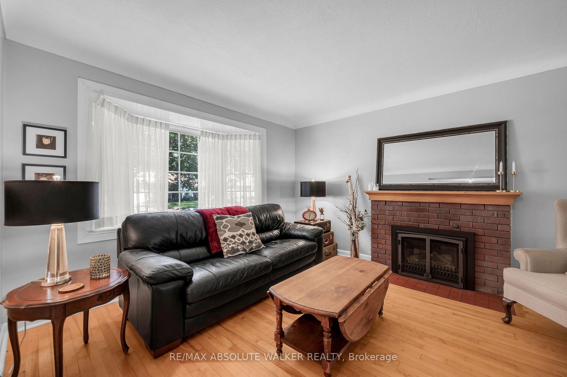 Photo 4 of 818 Colson Avenue, Ottawa, Elmvale Acres — HOMEH