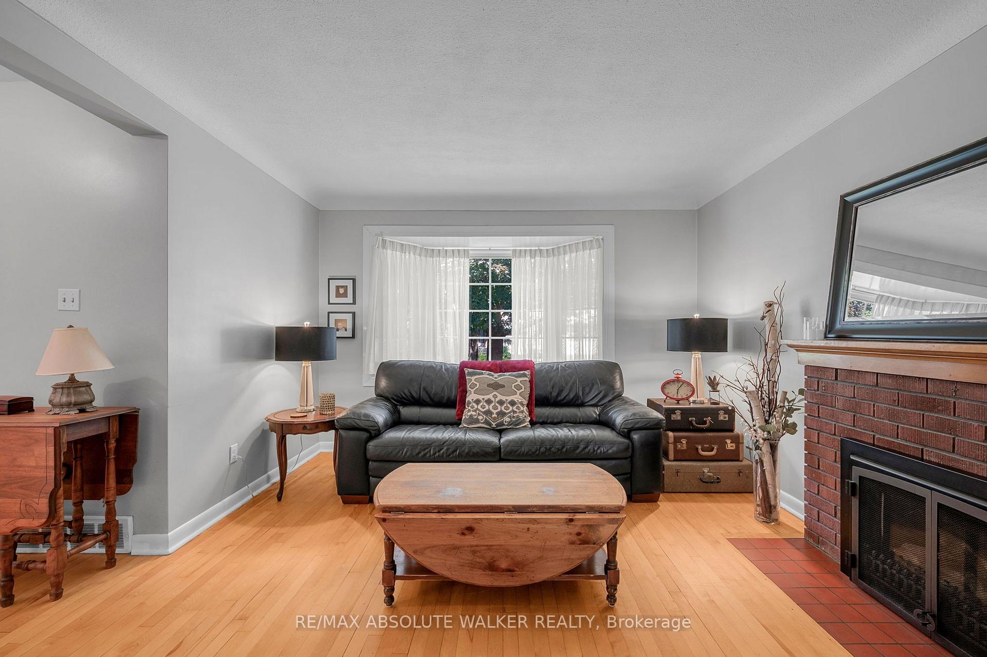 Photo 5 of 818 Colson Avenue, Ottawa, Elmvale Acres — HOMEH