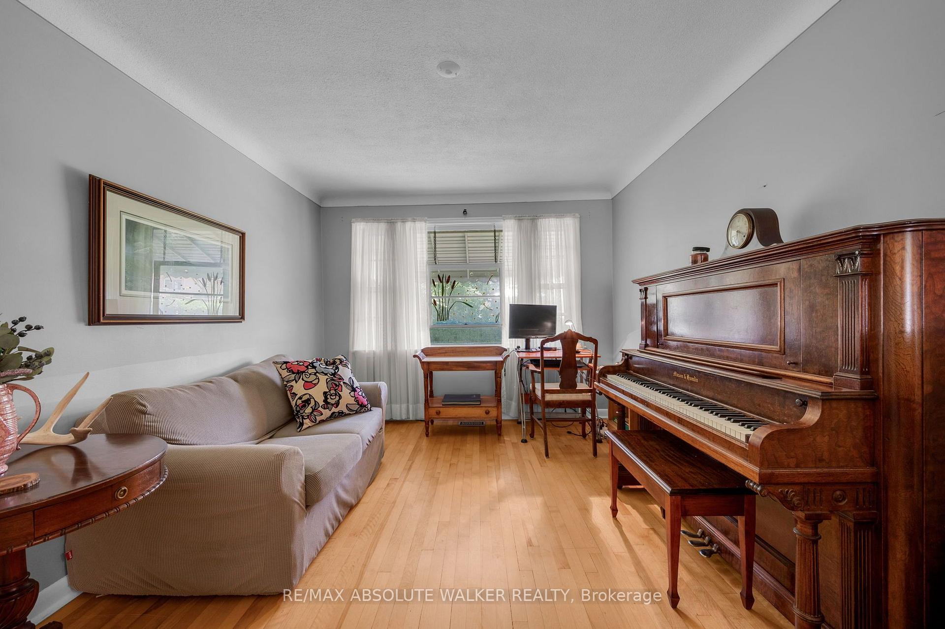 Photo 7 of 818 Colson Avenue, Ottawa, Elmvale Acres — HOMEH