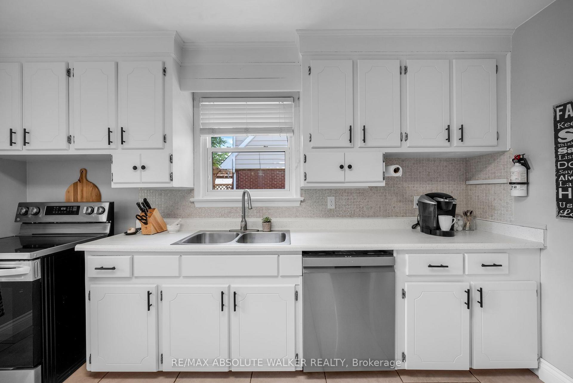 Photo 11 of 818 Colson Avenue, Ottawa, Elmvale Acres — HOMEH