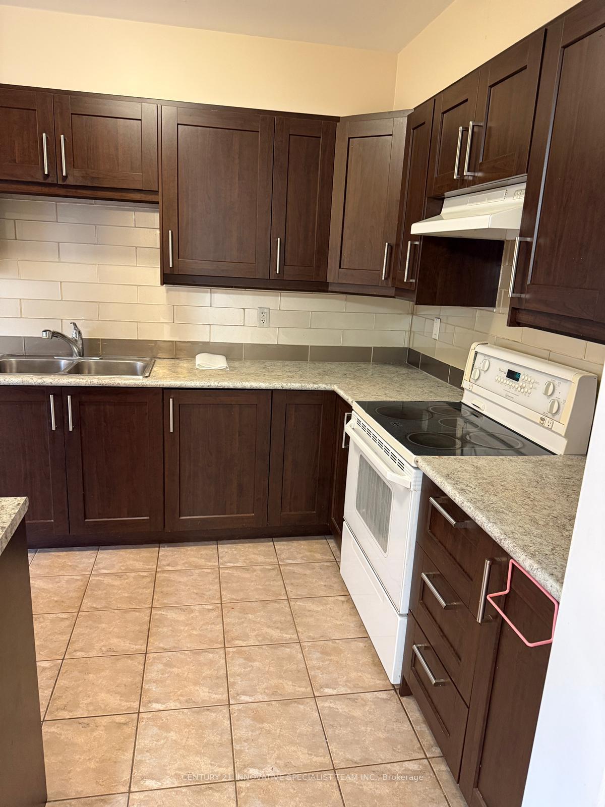 Photo 5 of 6100 Coxswain Crescent S, Mississauga, East Credit — HOMEH