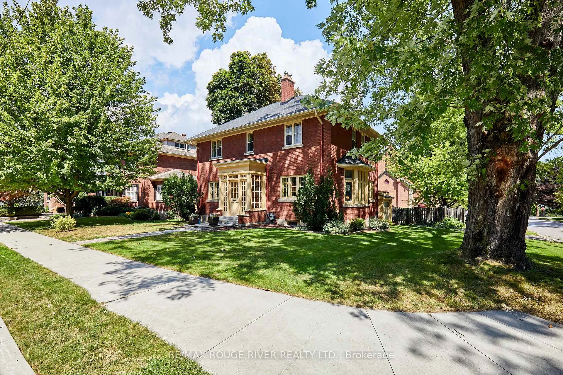 Photo 4 of 513 Centre Street S, Whitby, Downtown Whitby — HOMEH