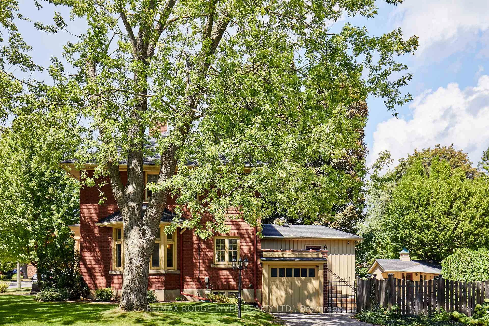 Photo 11 of 513 Centre Street S, Whitby, Downtown Whitby — HOMEH
