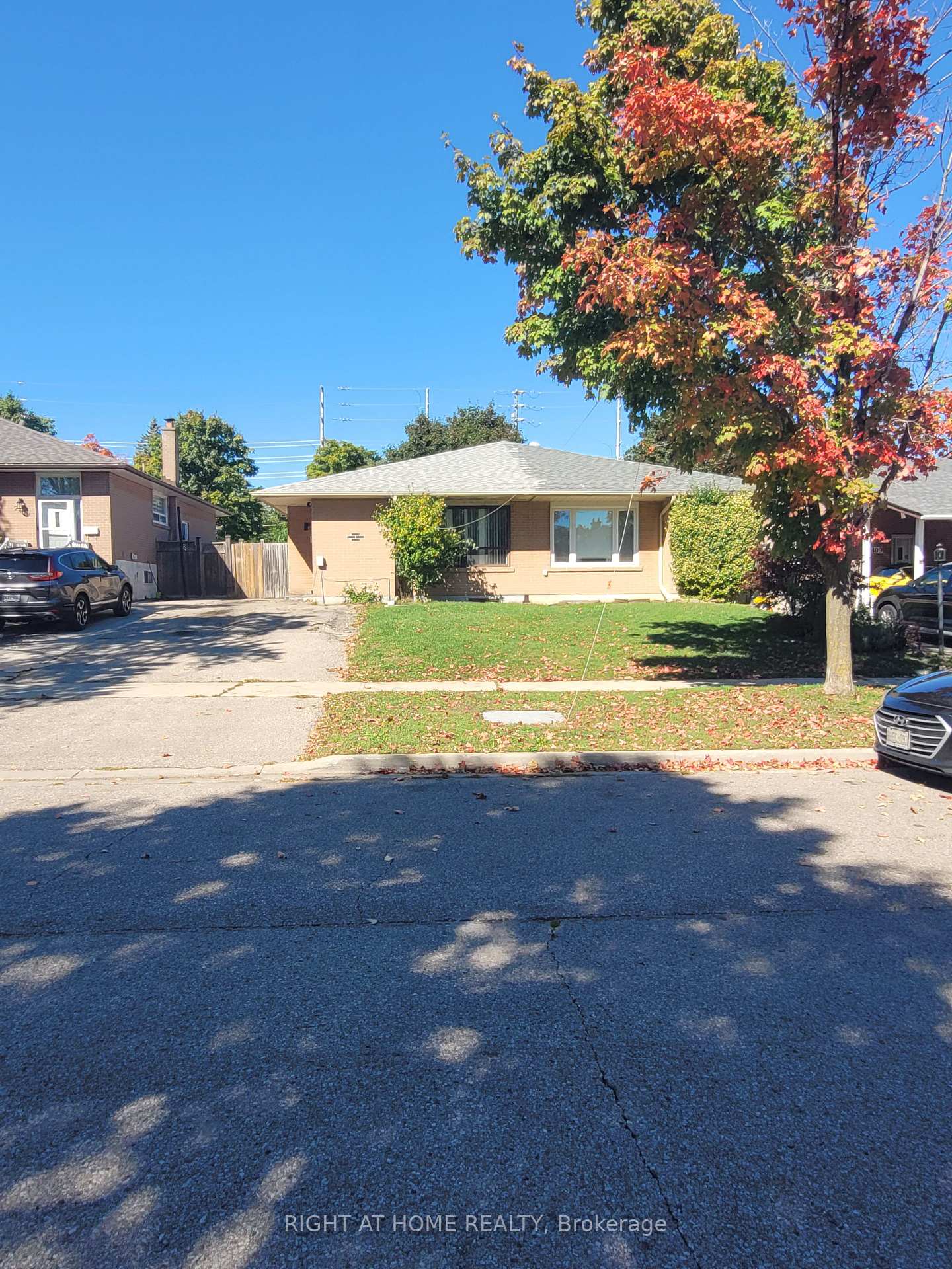 Photo 1 of 2415 Padstow Crescent, Mississauga, Clarkson — HOMEH