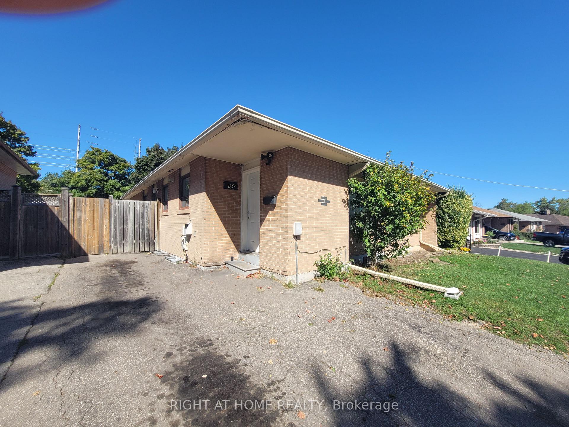 Photo 2 of 2415 Padstow Crescent, Mississauga, Clarkson — HOMEH