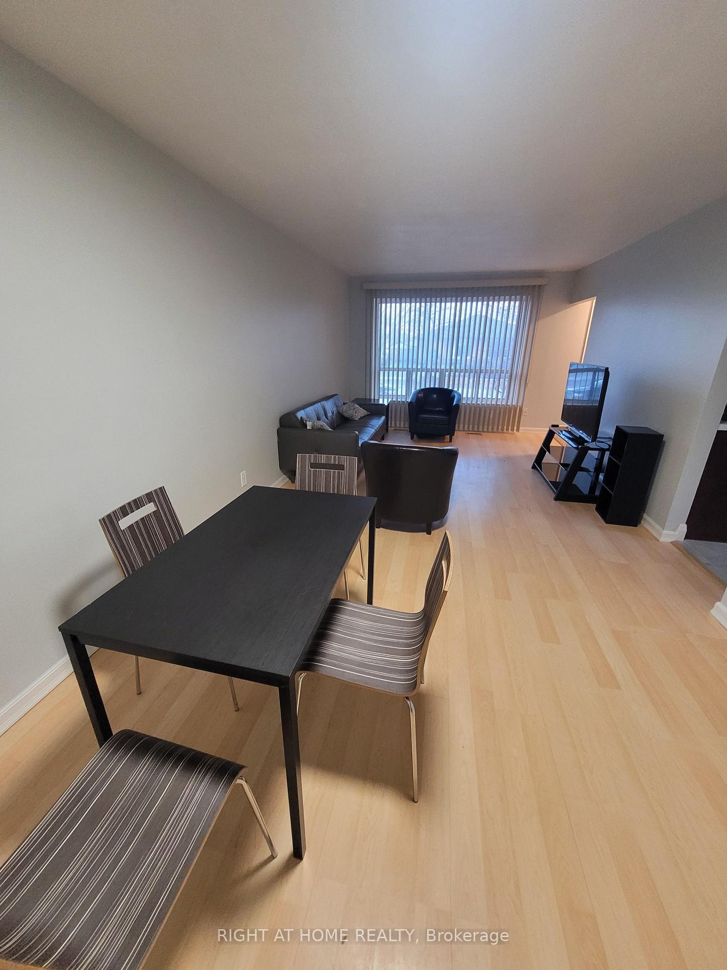 Photo 5 of 2415 Padstow Crescent, Mississauga, Clarkson — HOMEH
