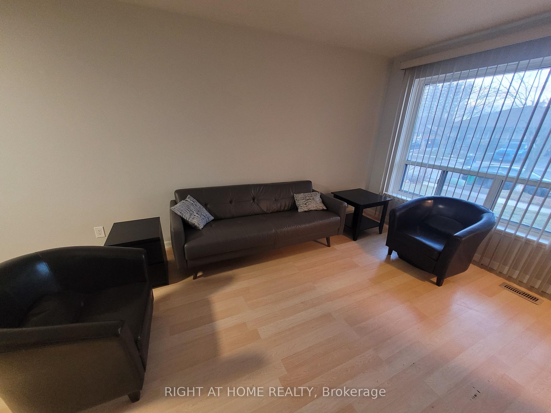 Photo 7 of 2415 Padstow Crescent, Mississauga, Clarkson — HOMEH