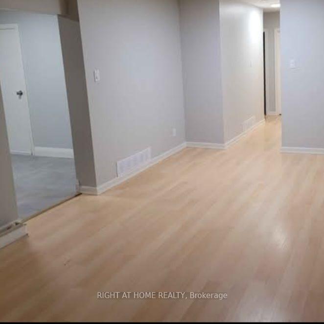 Photo 8 of 2415 Padstow Crescent, Mississauga, Clarkson — HOMEH
