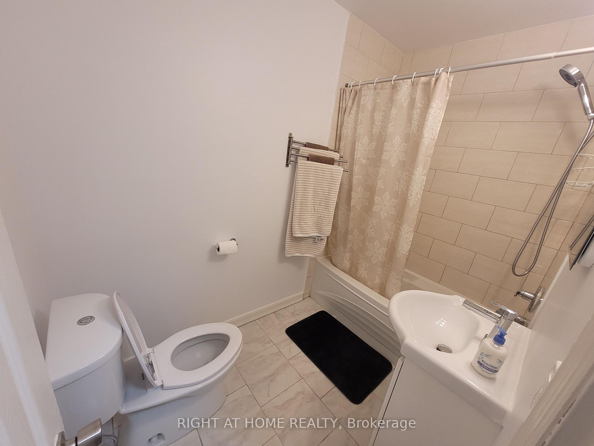 Photo 9 of 2415 Padstow Crescent, Mississauga, Clarkson — HOMEH