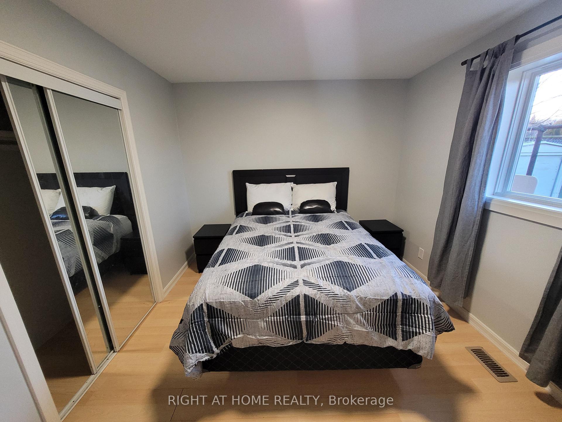 Photo 11 of 2415 Padstow Crescent, Mississauga, Clarkson — HOMEH