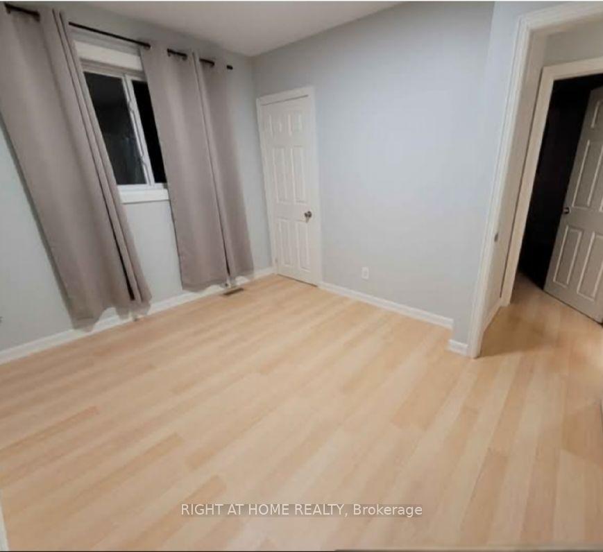 Photo 13 of 2415 Padstow Crescent, Mississauga, Clarkson — HOMEH