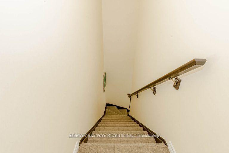 Photo 5 of 44 Dewberry Drive, Kitchener, Heritage Park/Rosemount — HOMEH
