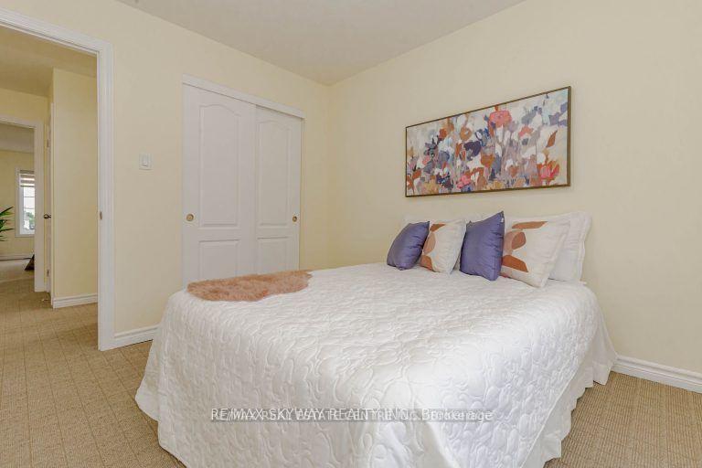 Photo 7 of 44 Dewberry Drive, Kitchener, Heritage Park/Rosemount — HOMEH