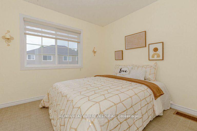 Photo 8 of 44 Dewberry Drive, Kitchener, Heritage Park/Rosemount — HOMEH