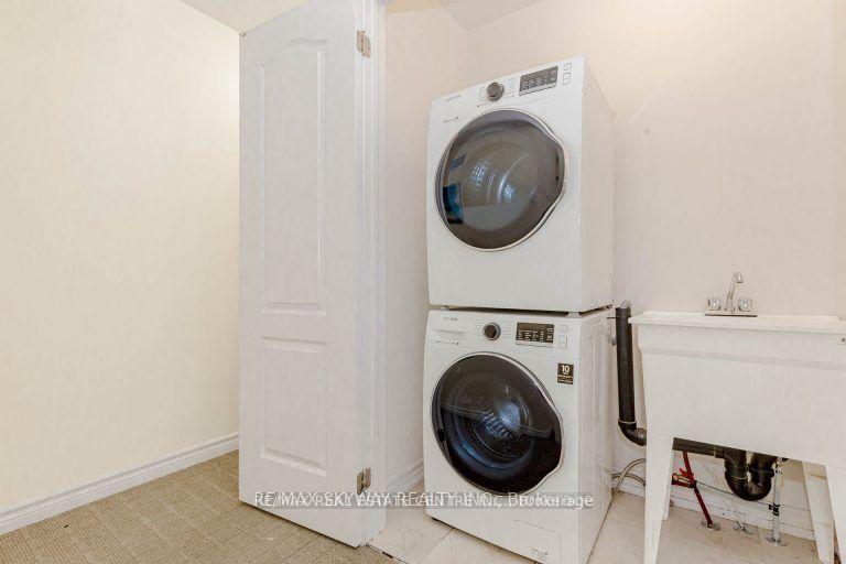 Photo 9 of 44 Dewberry Drive, Kitchener, Heritage Park/Rosemount — HOMEH