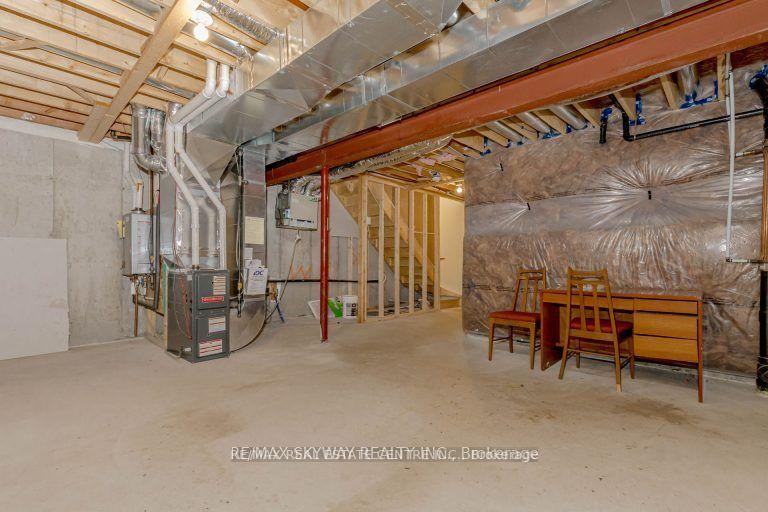 Photo 10 of 44 Dewberry Drive, Kitchener, Heritage Park/Rosemount — HOMEH