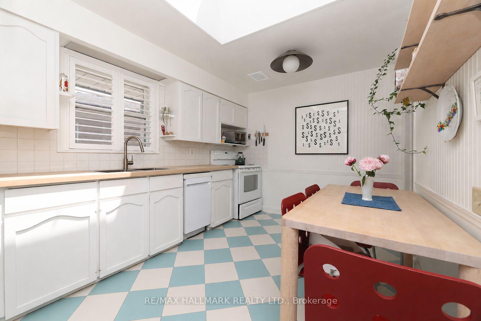 Photo 4 of 33 Stag Hill Drive, Toronto, O'Connor-Parkview — HOMEH