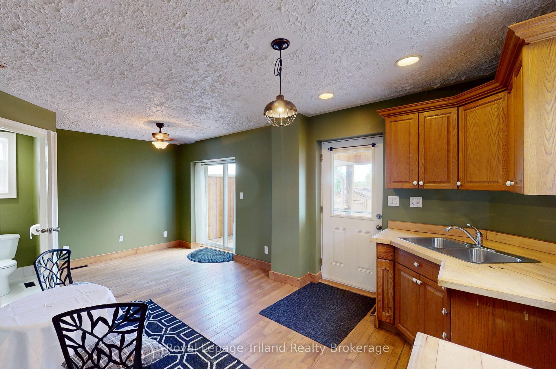 Photo 3 of 16 Broadway Street, Woodstock, Woodstock - South — HOMEH