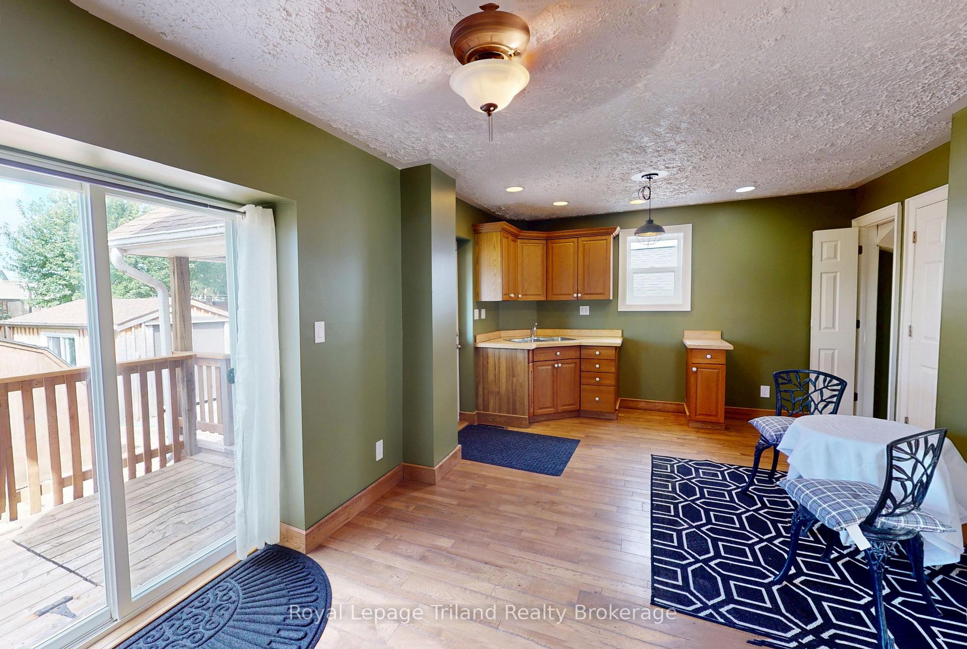 Photo 5 of 16 Broadway Street, Woodstock, Woodstock - South — HOMEH