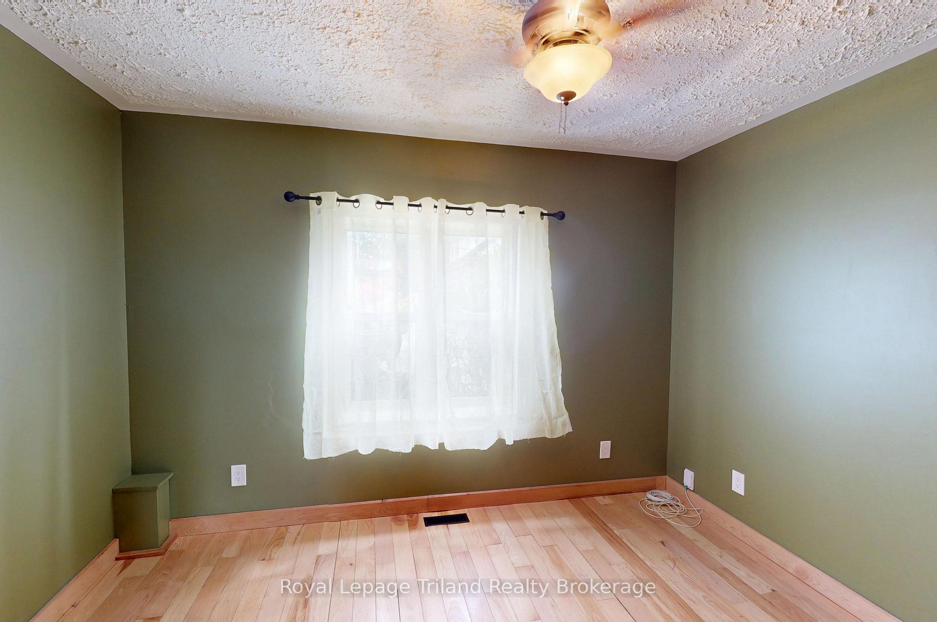 Photo 6 of 16 Broadway Street, Woodstock, Woodstock - South — HOMEH