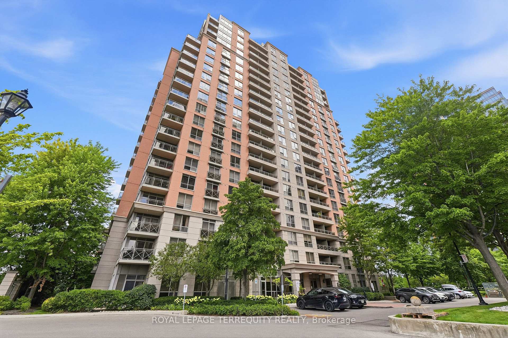 Front of Unit 405, 5229 Dundas Street W