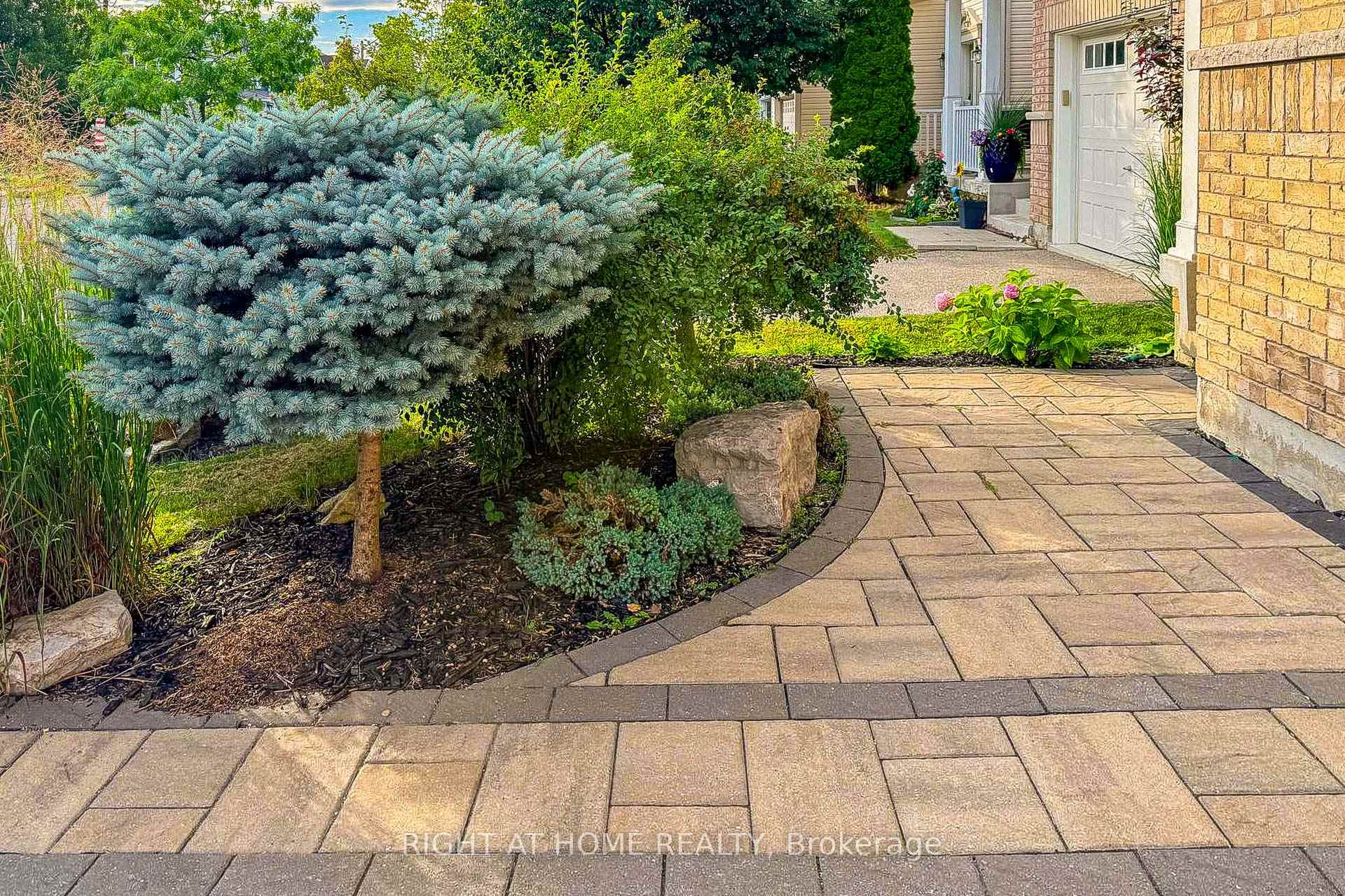 Photo 3 of 180 Spring Creek Drive, Hamilton, Waterdown — HOMEH