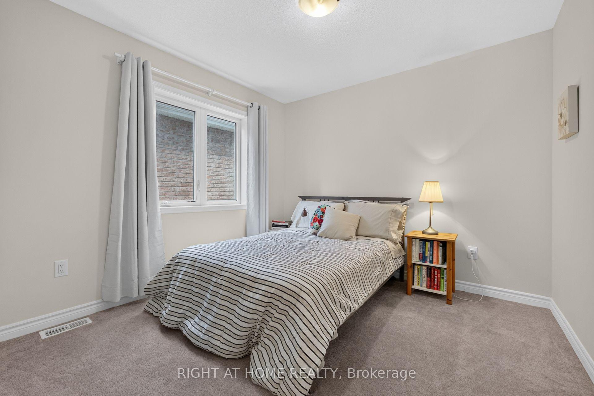 Photo 37 of 180 Spring Creek Drive, Hamilton, Waterdown — HOMEH