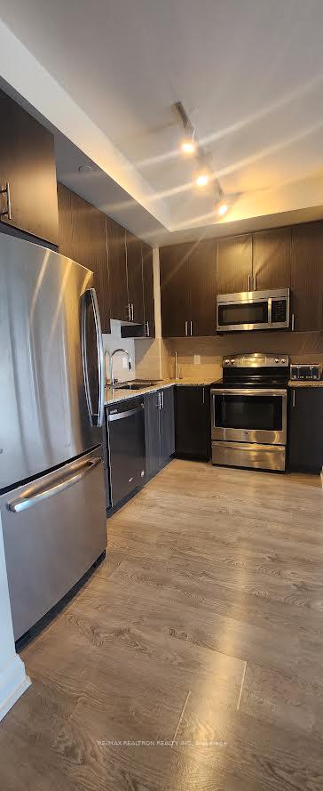 Photo 2 of 1271 Yonge Street, Markham, Grandview — HOMEH