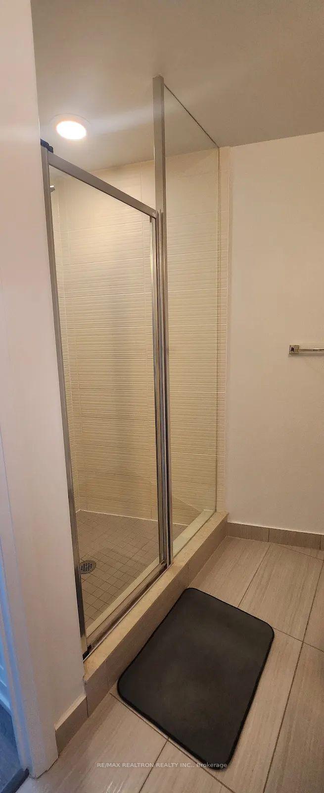 Photo 13 of 1271 Yonge Street, Markham, Grandview — HOMEH
