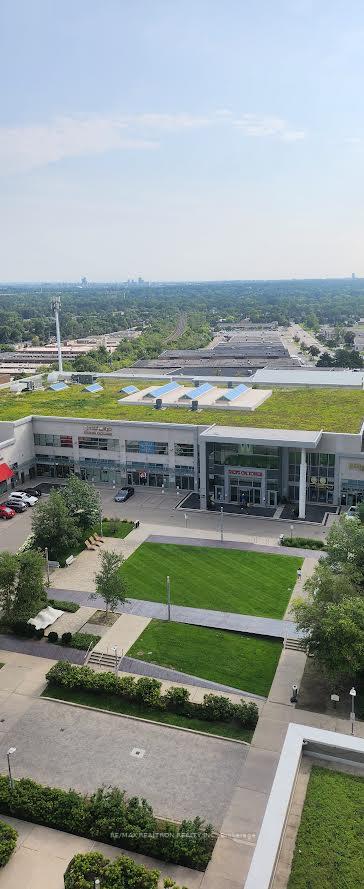 Photo 16 of 1271 Yonge Street, Markham, Grandview — HOMEH