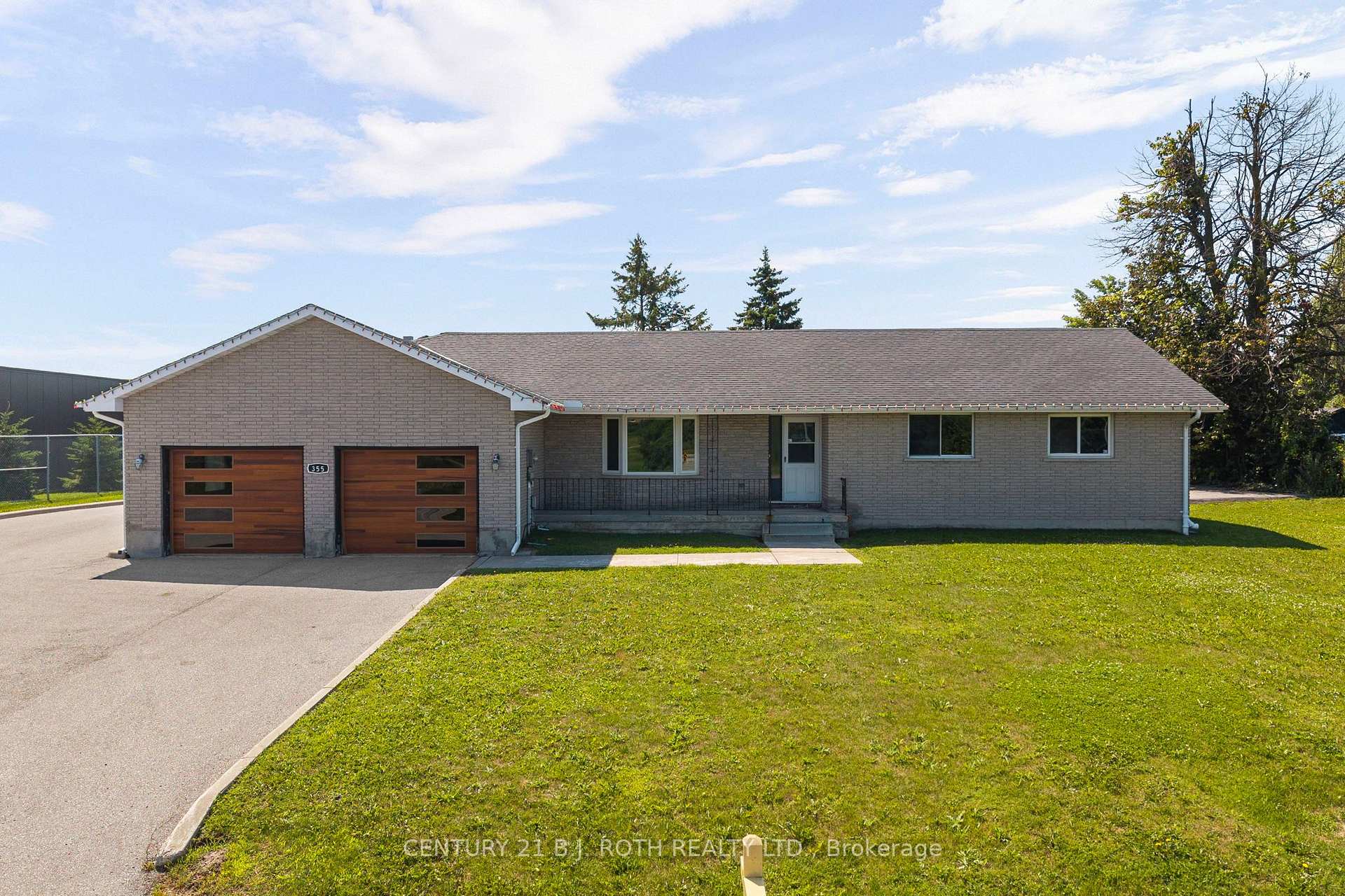 Photo 2 of 355 Mapleview Drive W, Barrie, Holly — HOMEH