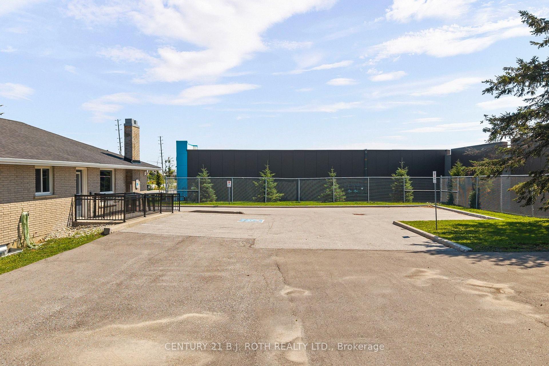 Photo 32 of 355 Mapleview Drive W, Barrie, Holly — HOMEH