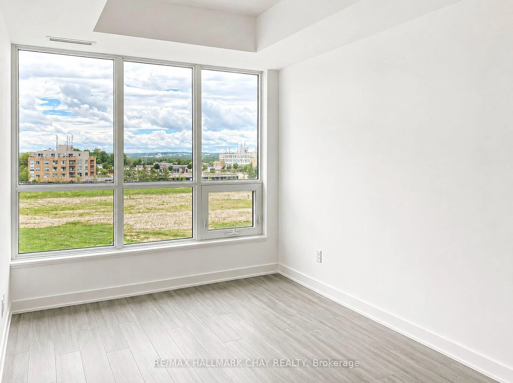 Photo 4 of Unit 317, 681 Yonge Street, Barrie, Painswick South — HOMEH