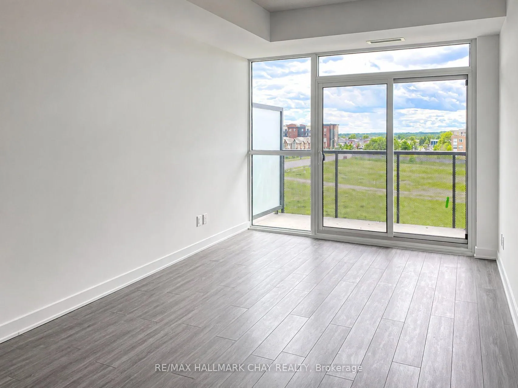 Photo 8 of Unit 317, 681 Yonge Street, Barrie, Painswick South — HOMEH