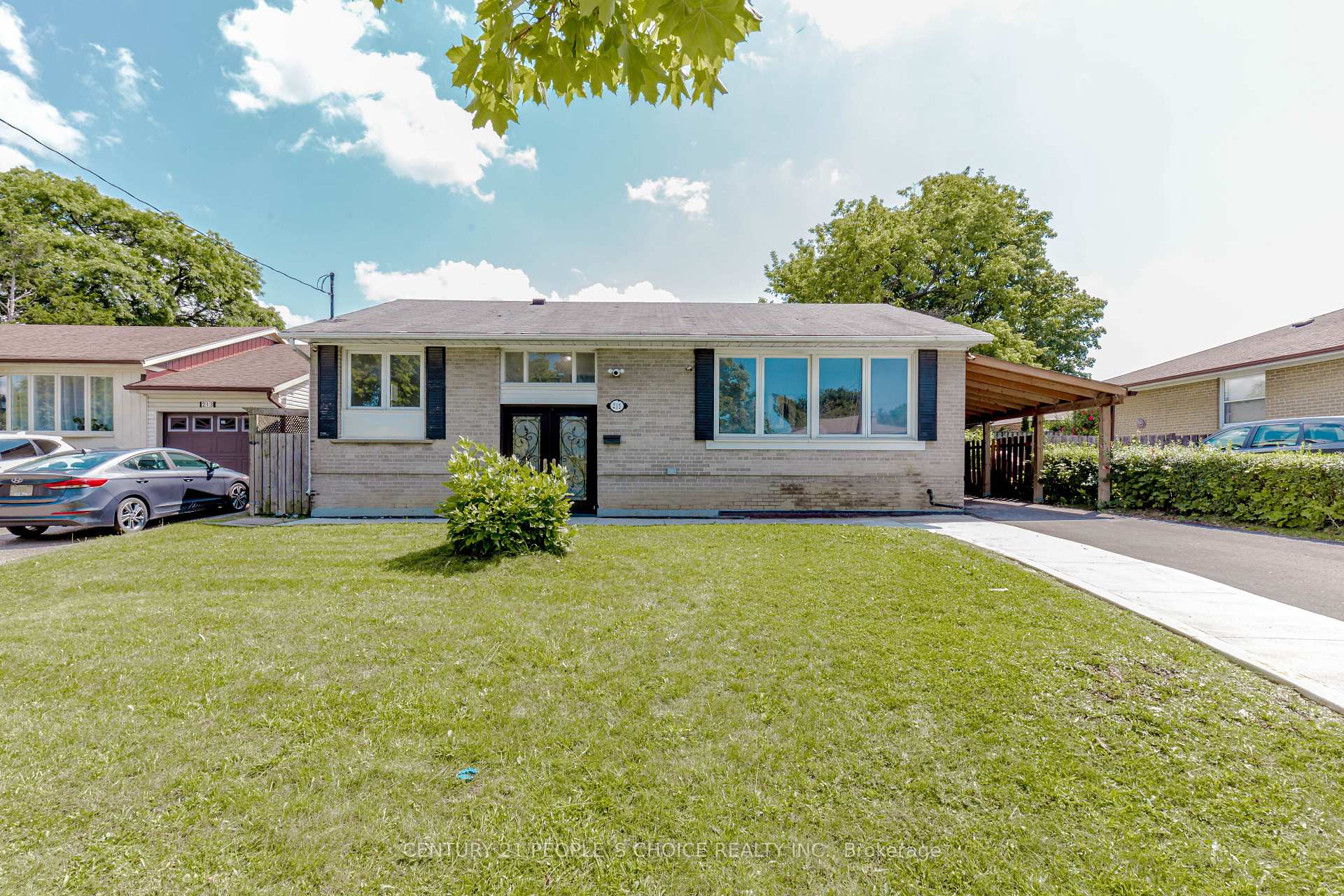 Photo 6 of 215 Jeffcoat Drive, Etobicoke, West Humber-Clairville — HOMEH