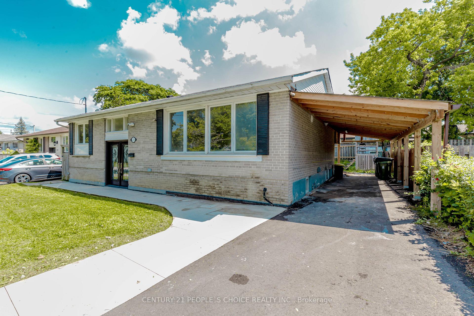 Photo 10 of 215 Jeffcoat Drive, Etobicoke, West Humber-Clairville — HOMEH
